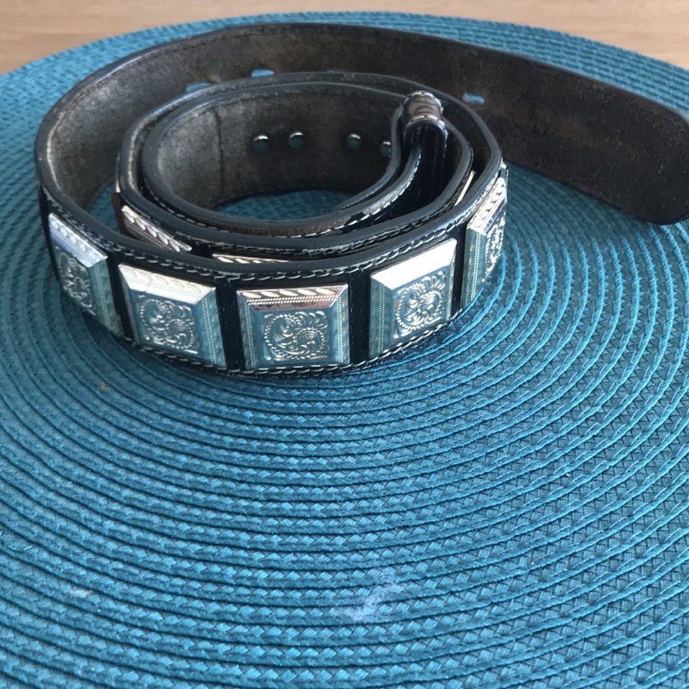 JD Leather distresses belt.